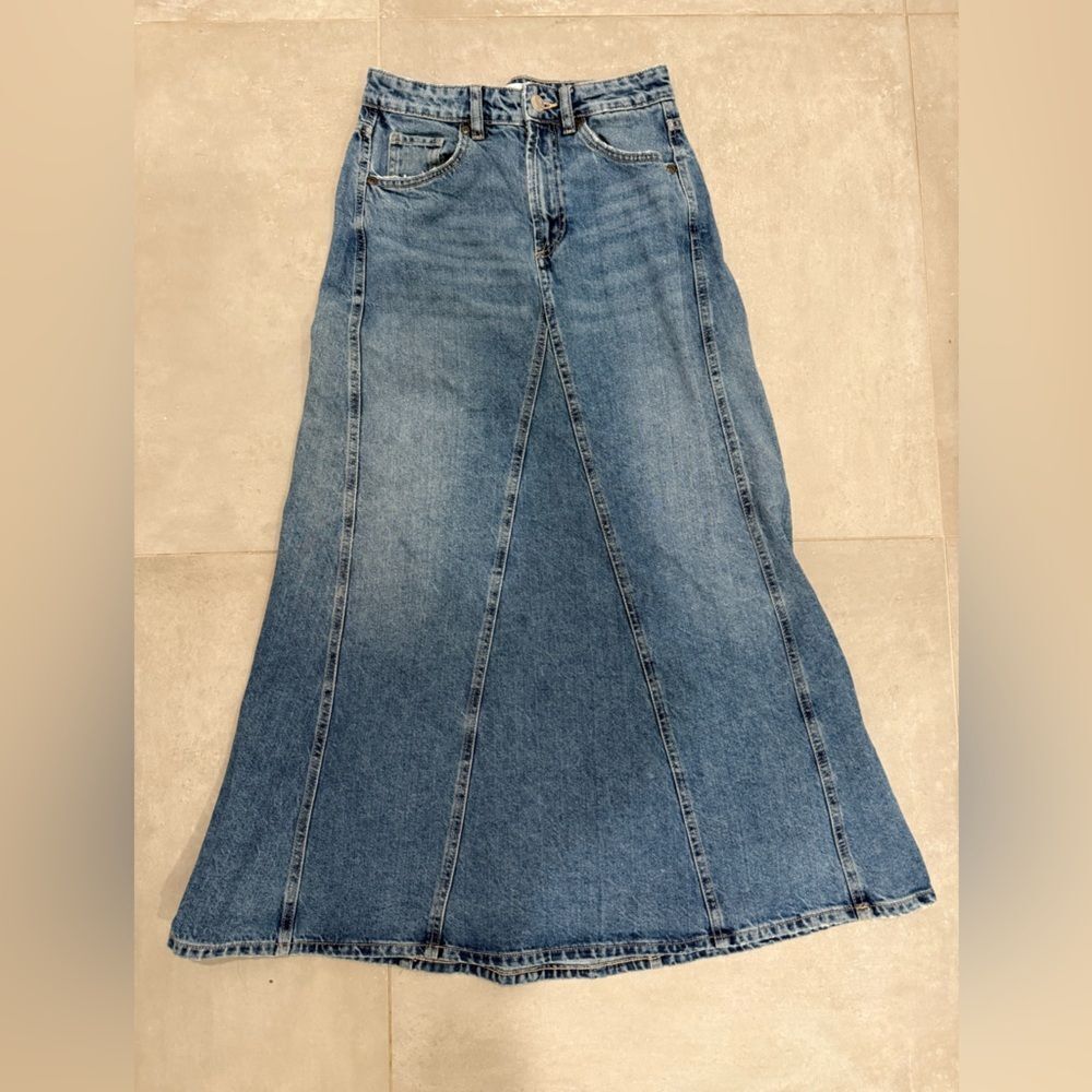 NWOT ZARA Denim Knee Length Midi Skirt